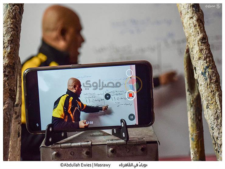 "سبورة في غرفة النوم".. حكاية التعليم في زمن كورونا (قصة مصورة) "سبورة في غرفة النوم".. حكاية التعليم في زمن كورونا (قصة مصورة)