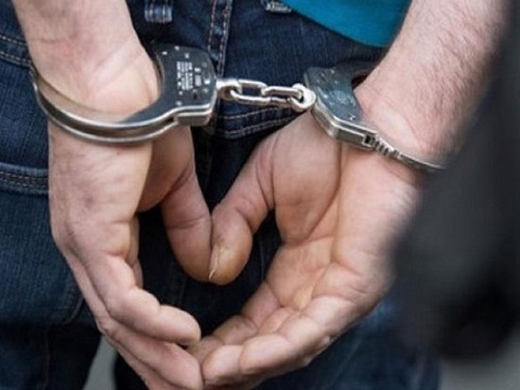 بعد استغاثة على فيس بوك.. ضبط عنصر إجرامي يمارس البلطجة على أهالٍ في الإسكندرية بعد استغاثة على فيس بوك.. ضبط عنصر إجرامي يمارس البلطجة على أهالٍ في الإسكندرية