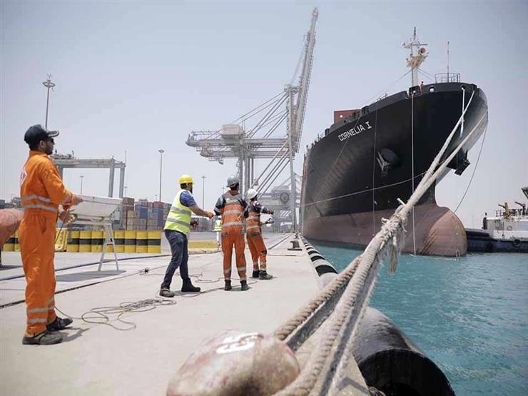 موانئ السخنة والأدبية يشهدان زيادة كبيرة في أعداد السفن وتداول الحاويات في شهرين موانئ السخنة والأدبية يشهدان زيادة كبيرة في أعداد السفن وتداول الحاويات في شهرين