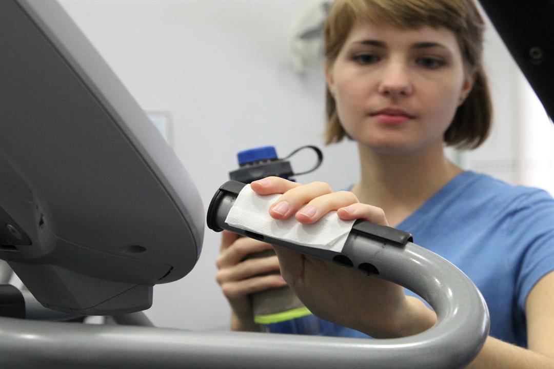 تنظيف الأجهزة الرياضية