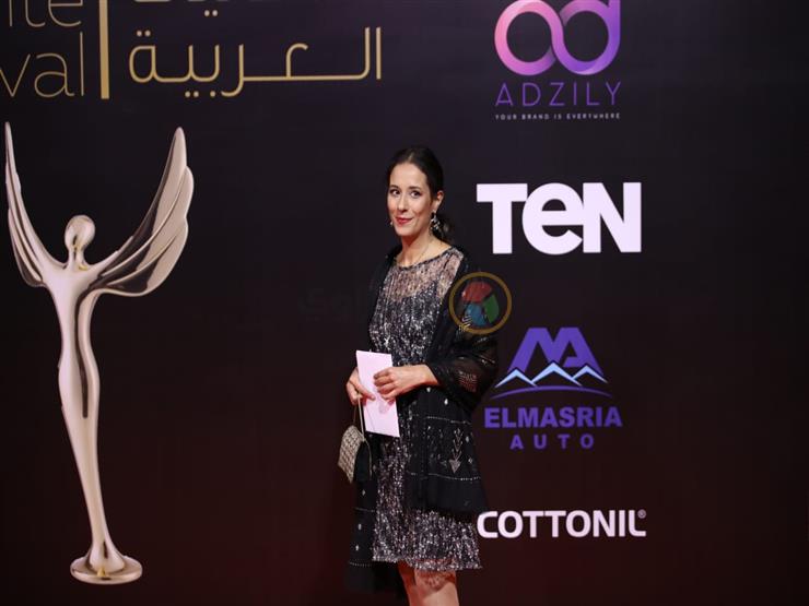 دنيا ماهر تخطف الأنظار بفستان قصير في افتتاح مهرجان الفضائي مصراوى