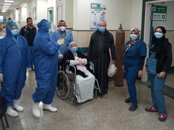 بـ"الزغاريد".. مستشفى عزل الباجور تودع عجوزين تعافيا من كورونا بـ"الزغاريد".. مستشفى عزل الباجور تودع عجوزين تعافيا من كورونا
