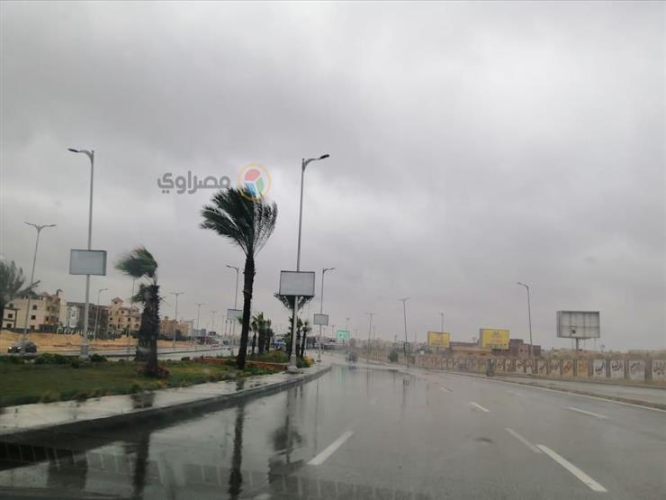 هطول أمطار غزيرة على شمال سيناء.. والكثبان الرملية تغلق بعض الطرق هطول أمطار غزيرة على شمال سيناء.. والكثبان الرملية تغلق بعض الطرق