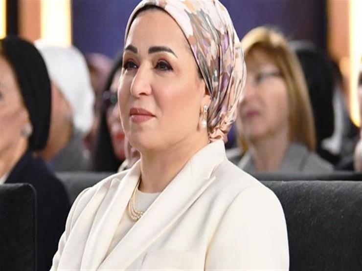 انتصار السيسي: "نعيش حياة طبيعية مفيهاش تكلف ولا مبالغة" انتصار السيسي: "نعيش حياة طبيعية مفيهاش تكلف ولا مبالغة"