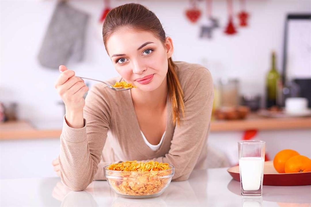 خبيرة تغذية تحدد الأطعمة الواجب تناولها على الإفطار لتنشيط الدماغ