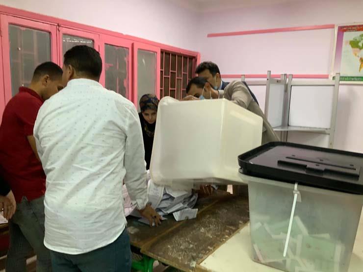 انتهاء التصويت وبدء فرز أصوات جولة إعادة المرحلة الأولى بانتخابات النواب انتهاء التصويت وبدء فرز أصوات جولة إعادة المرحلة الأولى بانتخابات النواب