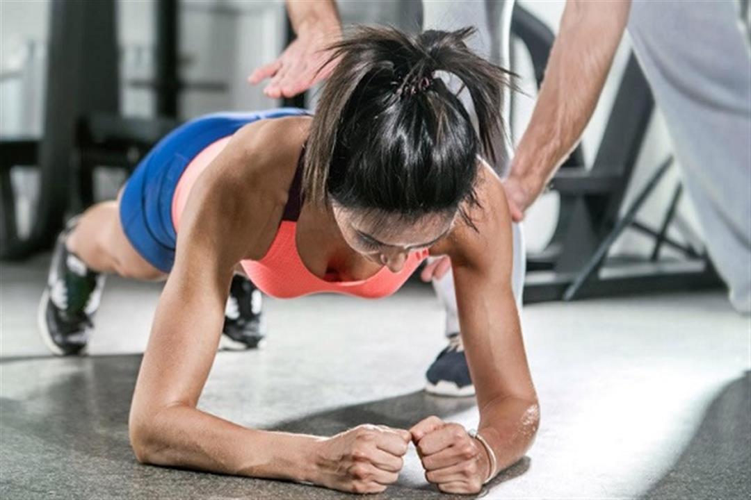 انحناء الكتفين