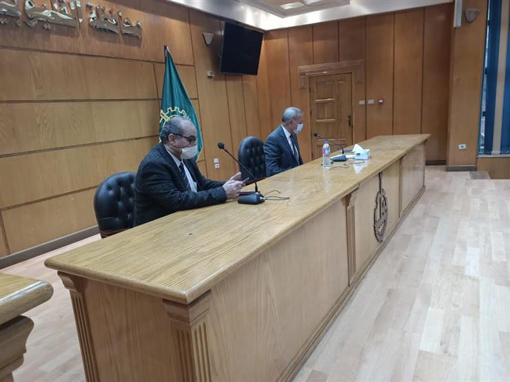 محافظ القليوبية يناقش استعدادات مواجهة الموجة الثانية من كورونا محافظ القليوبية يناقش استعدادات مواجهة الموجة الثانية من كورونا