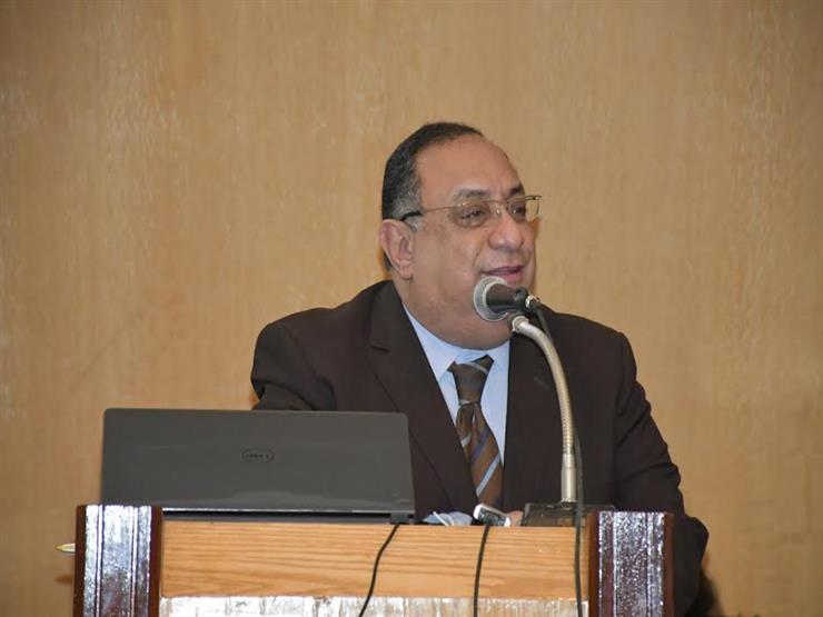 وسط إجراءات احترازية مشددة.. رئيس جامعة حلوان يتفقد أعمال امتحانات الفصل الأول وسط إجراءات احترازية مشددة.. رئيس جامعة حلوان يتفقد أعمال امتحانات الفصل الأول