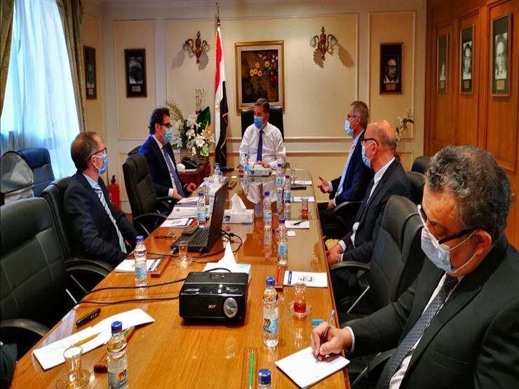 قطاع الأعمال تبحث تصنيع أتوبيسات تعمل بالغاز الطبيعي مع تحالف إيطالي قطاع الأعمال تبحث تصنيع أتوبيسات تعمل بالغاز الطبيعي مع تحالف إيطالي