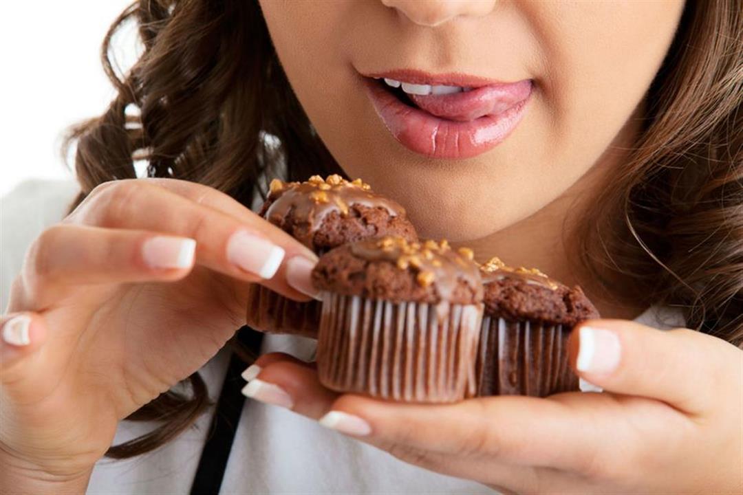 خبير تغذية يقدم طريقة بسيطة لتناول الحلوى دون زيادة الوزن