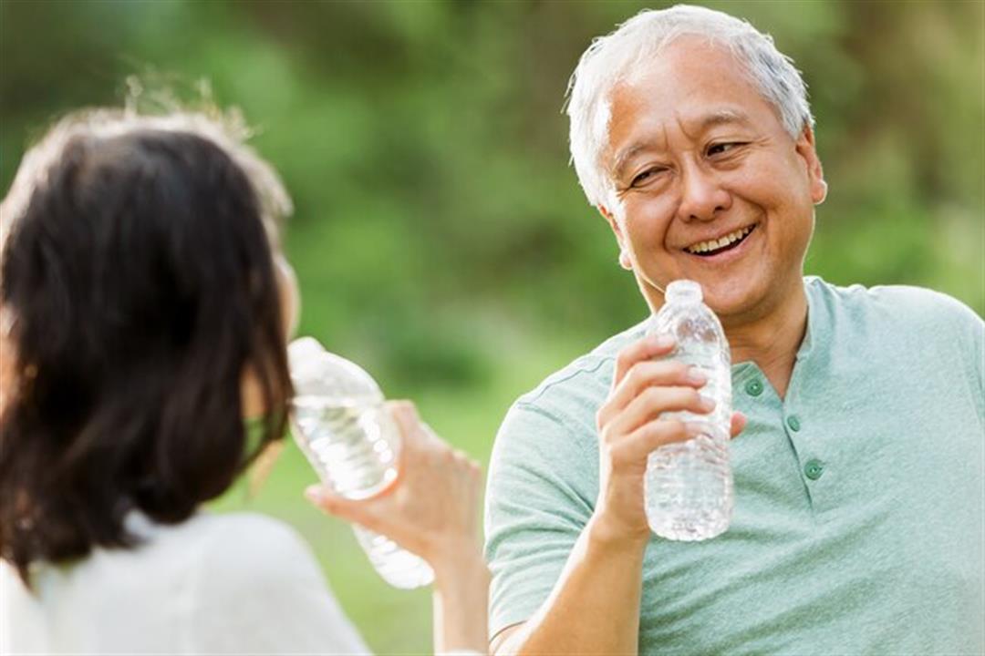 1800ss_getty_rf_mature_couple_with_water_bottles