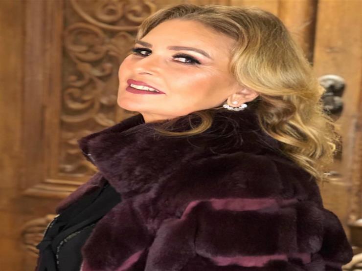 يسرا تداعب الكاميرات وداليا البحيري مع زوجها في القاهرة السينمائي