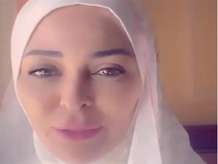 فيديو| "ادعوا باللي نفسكم فيه".. داليا البحيري تؤدي مناسك العمرة