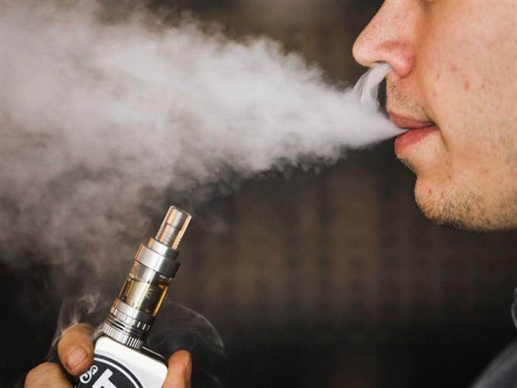 باحثون: تدخين السجائر الإلكترونية يؤدي إلى مشكلات صحية تصل لسرطان الفم