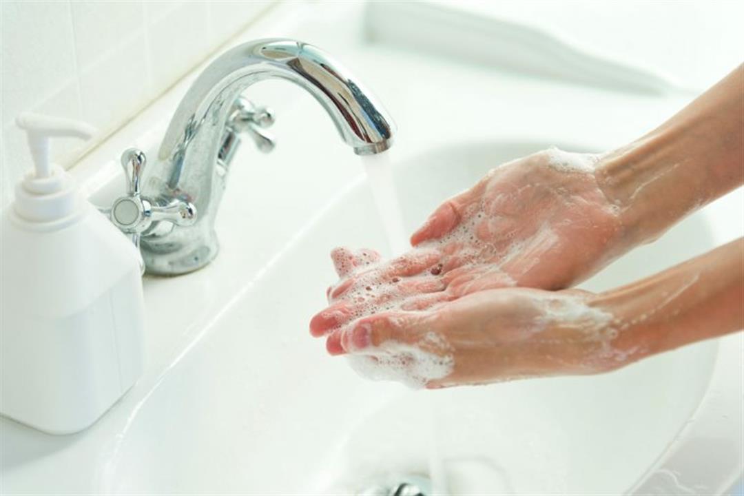 7 أخطاء تفعلها يوميًا أثناء غسل اليدين لا تقتل البكتيريا 