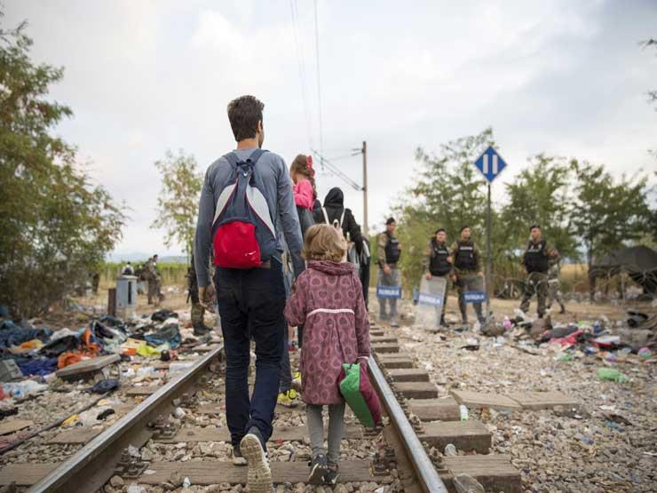 الأمن اليوناني يعتدي على لاجئين ويعيدهم عراة لتركيا