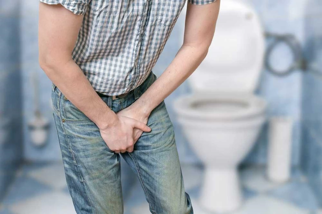 أسباب التبول بعد شرب الماء مباشرة- هل له دلالات خطيرة؟