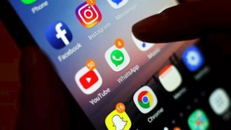 أمريكا تعتزم فحص حسابات السوشيال لزوارها المعفيين من التأشيرة أمريكا تعتزم فحص حسابات السوشيال لزوارها المعفيين من التأشيرة