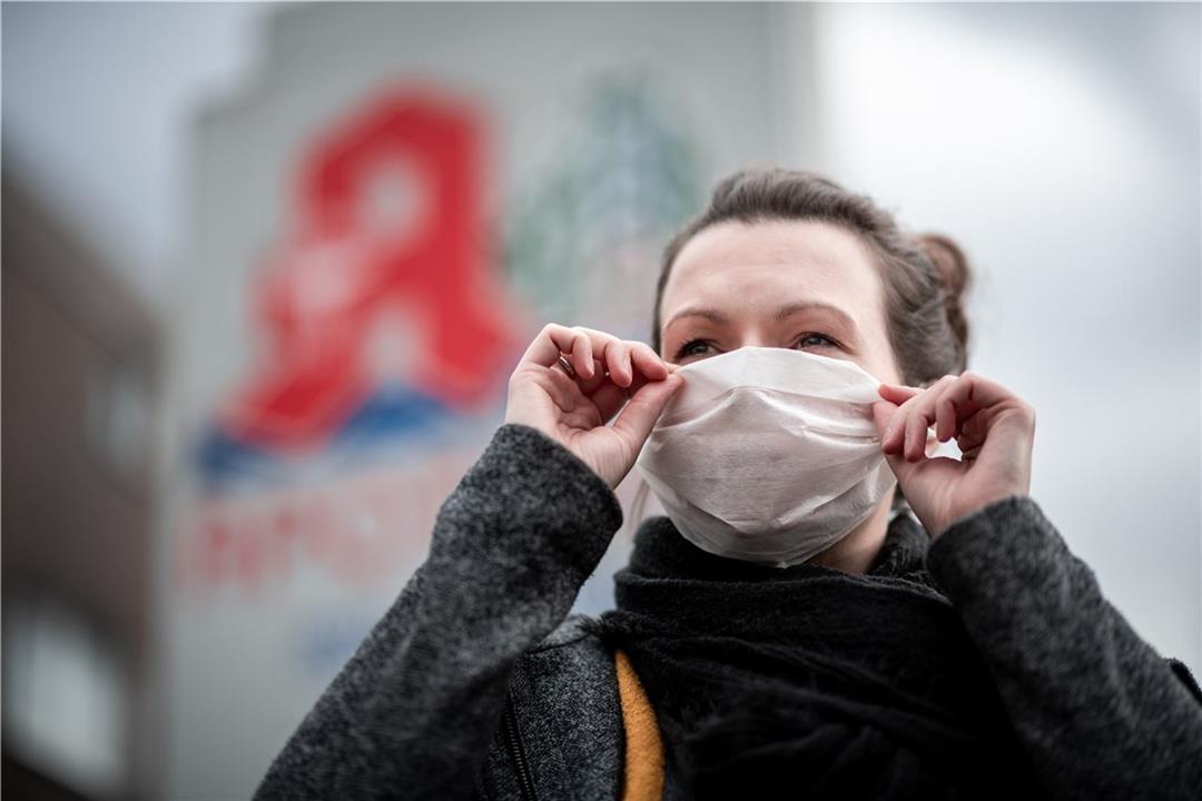 "الصحة العالمية" تحسم الجدل: فيروس كورونا لا ينتقل عن طريق الهواء
