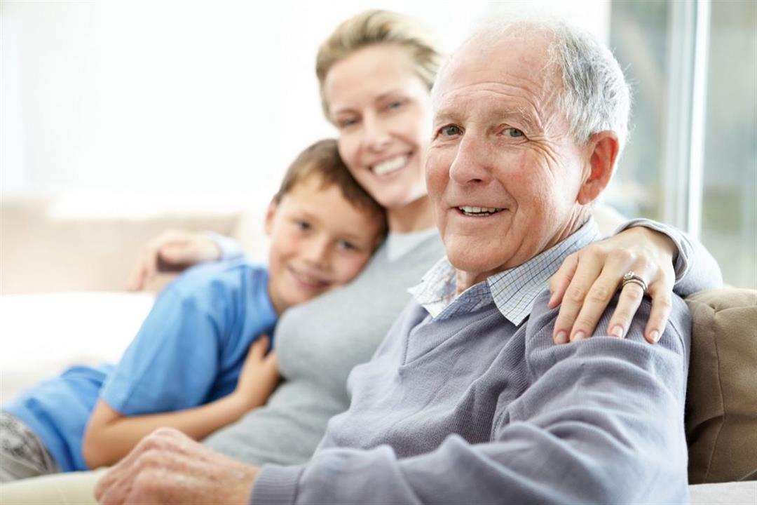 10 إجراءات لحماية كبار السن من كورونا أثناء الزيارات العائلية