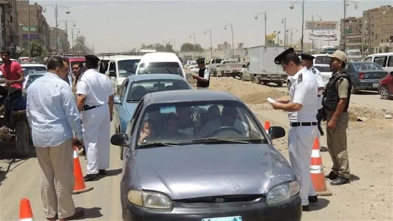 حملات مرورية لرصد المخالفات بمحاور القاهرة والجيزة