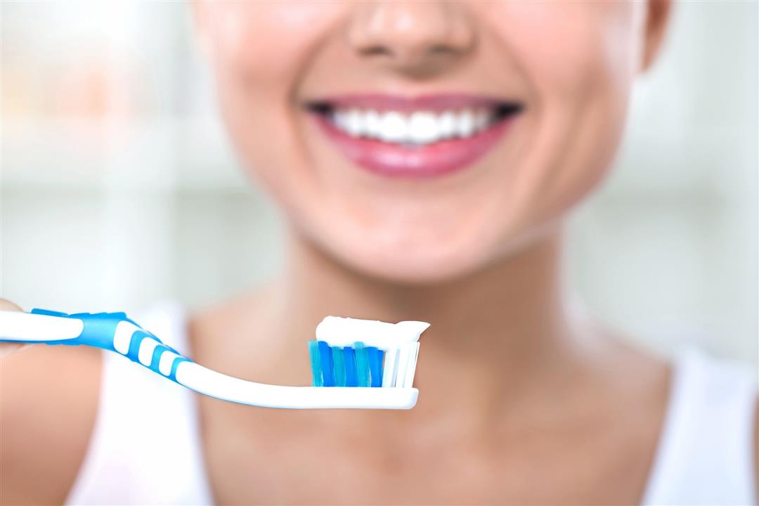 تنظيف الأسنان