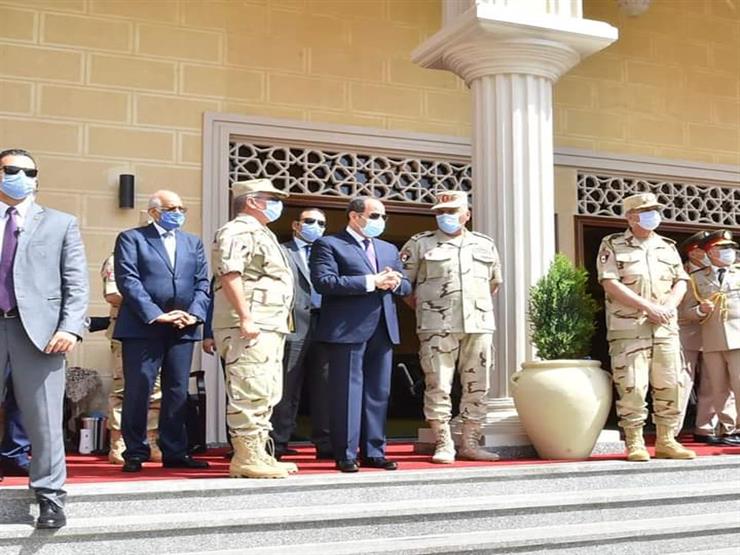 المحافظ رئيس دولة والقبض على مخالفي البناء.. رسائل السيسي في "بشائر الخير" المحافظ رئيس دولة والقبض على مخالفي البناء.. رسائل السيسي في "بشائر الخير"