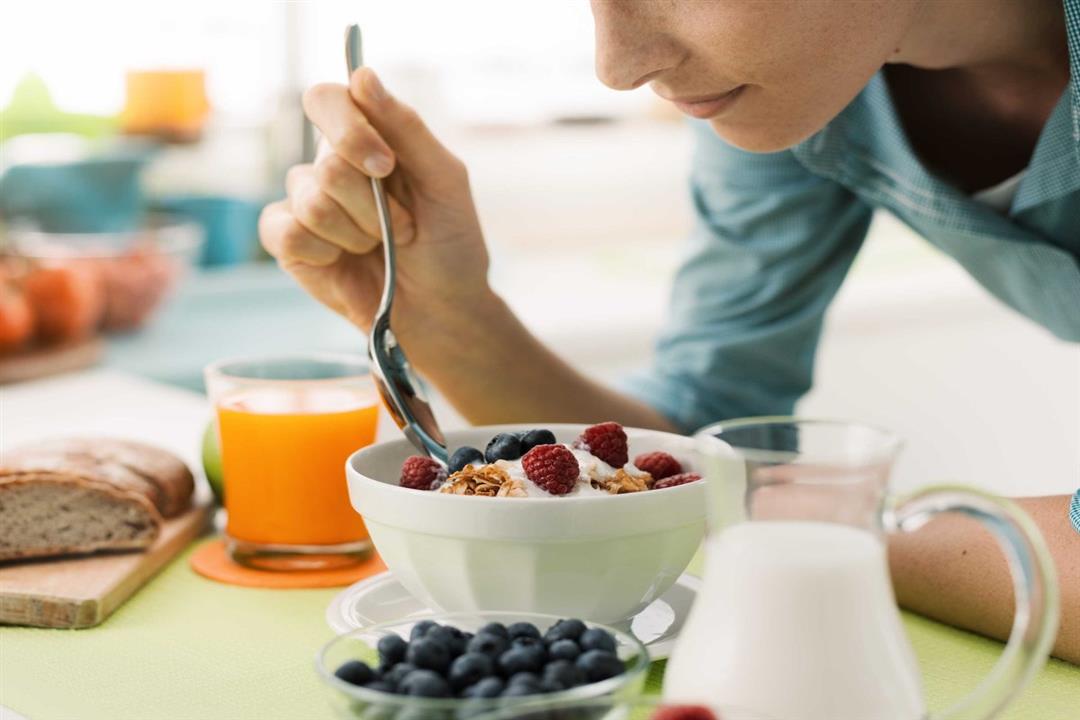 ابدأ يومك بوجبة صحية.. أطعمة ومشروبات احرص على تناولها عند الإفطار