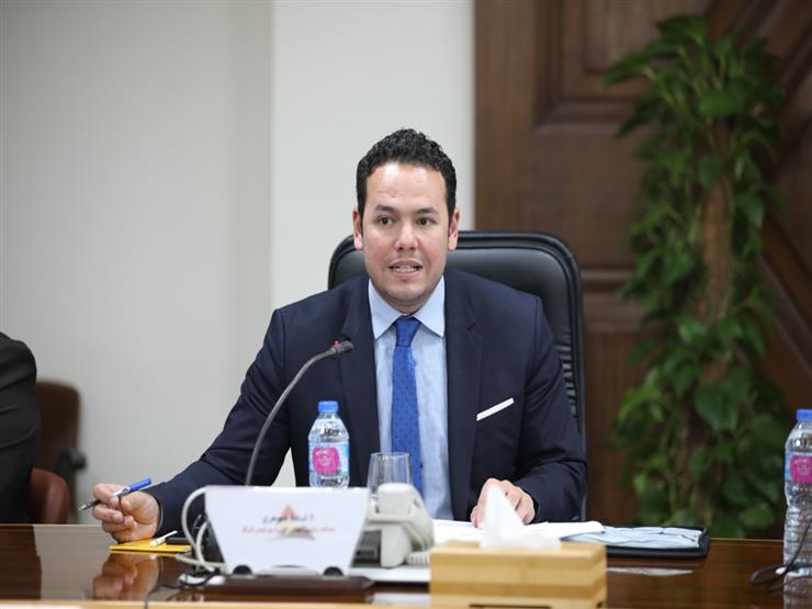 مدبولي يستعرض الإصدار الجديد لـ"معلومات الوزراء" (آفاق مستقبلية) مدبولي يستعرض الإصدار الجديد لـ"معلومات الوزراء" (آفاق مستقبلية)