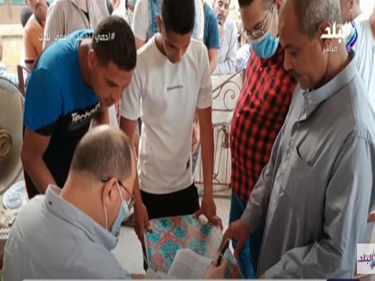 مصطفى بكري يعرض فيديو لتوزيع تبرع الشيخة إقبال الصباح على العائدين من ليبيا