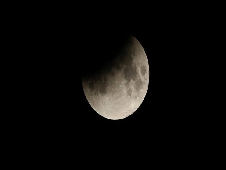 البحوث الفلكية: عرض خسوف القمر غدا أون لاين