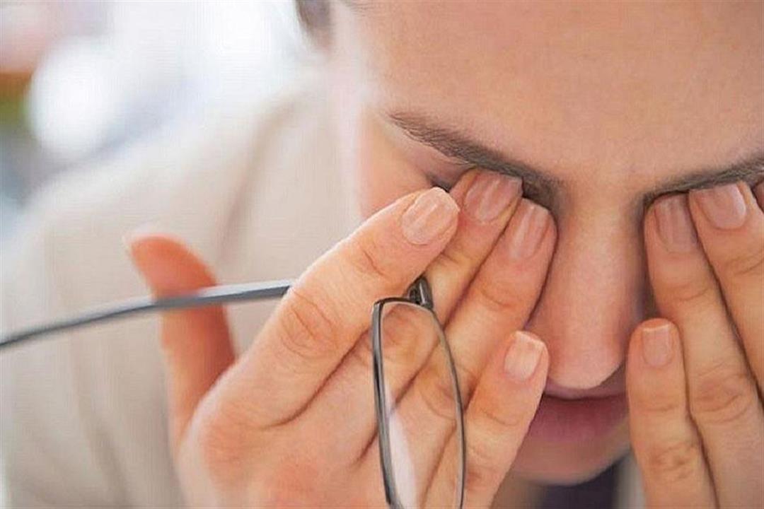 إرشادات للوقاية من جفاف العين واضطرابات الرؤية أثناء العمل