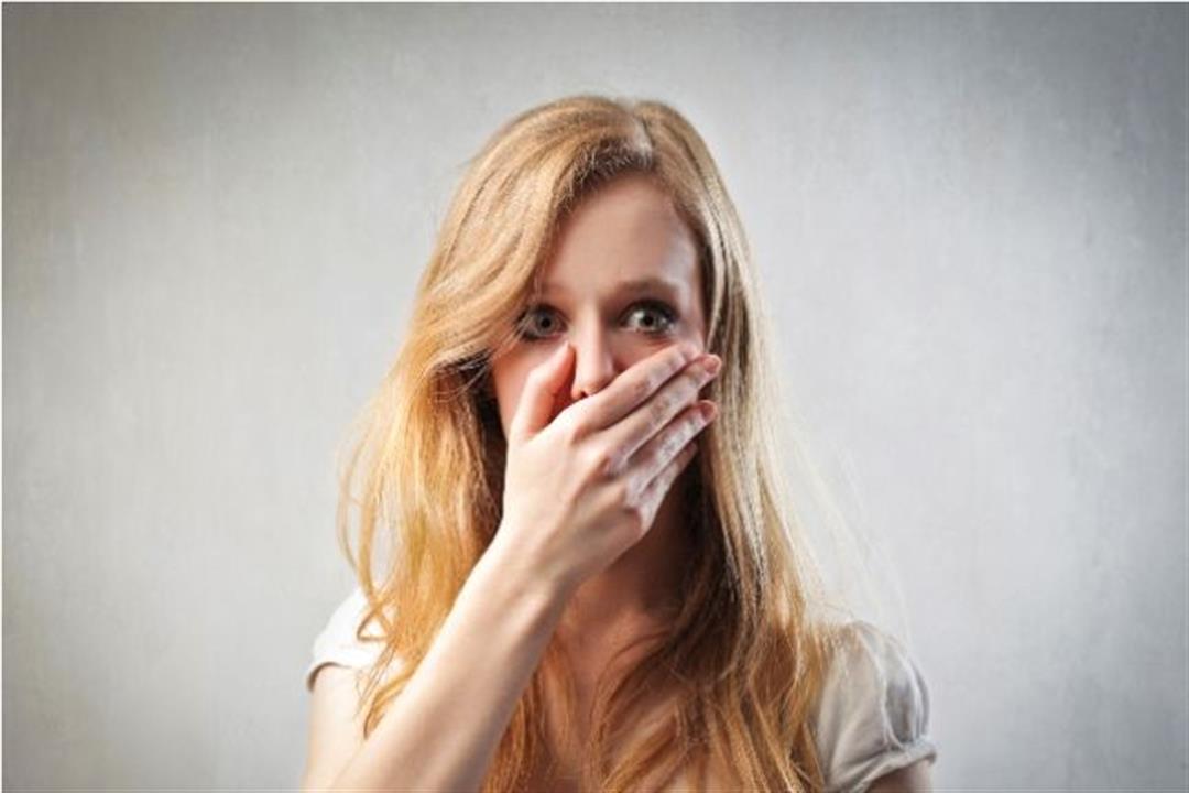 قرح الفم المؤلمة علامة على نقص فيتامين B12