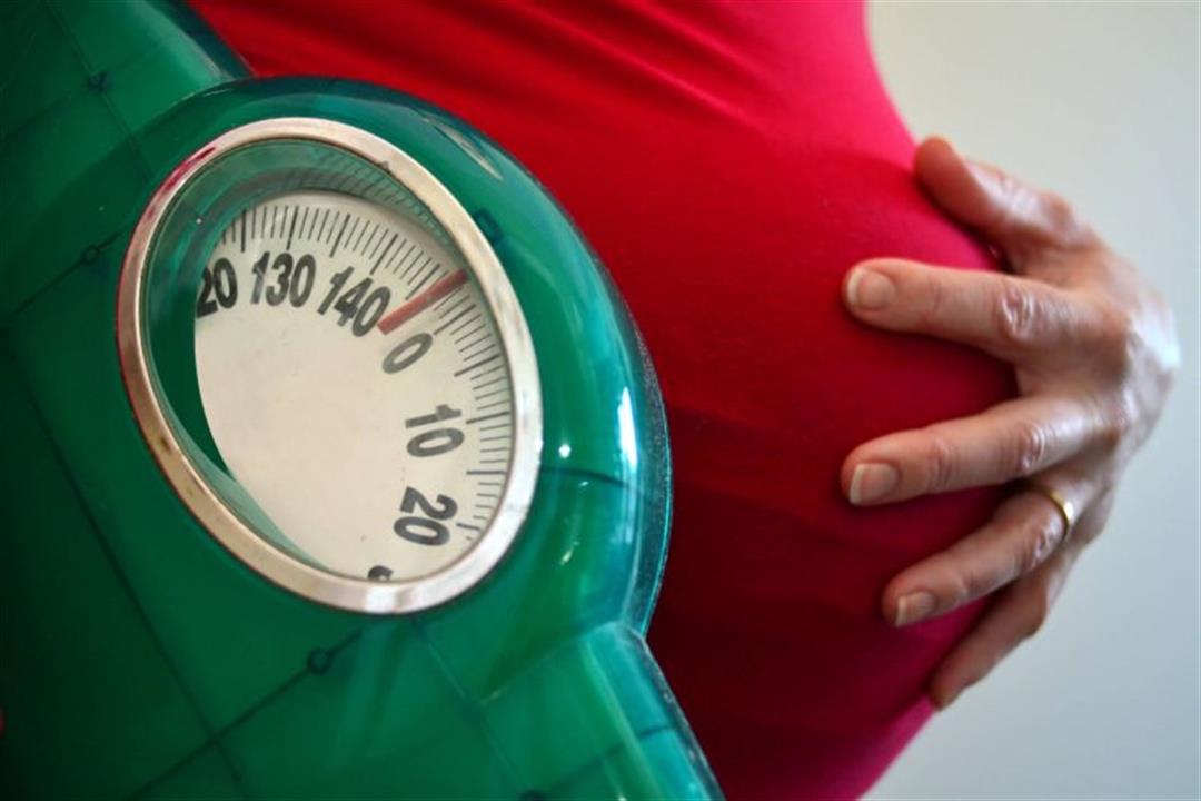 طبيب يحذر من الزيادة المفرطة في الوزن أثناء الحمل.. إليكِ المعدل الطبيعي