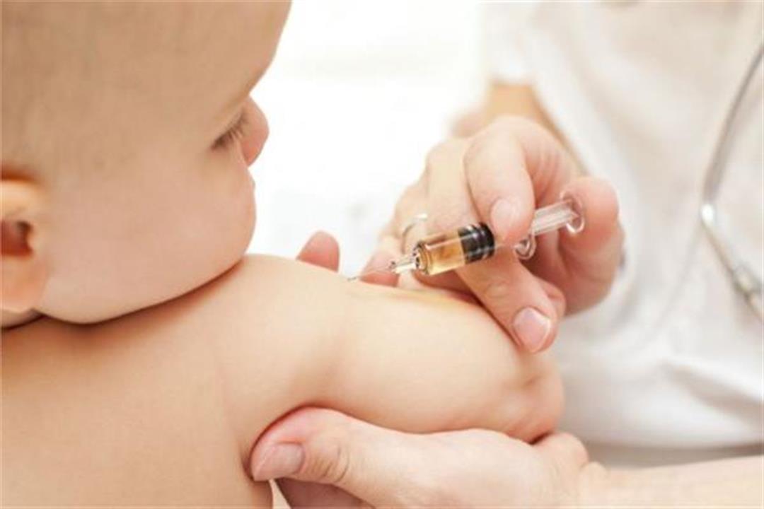"آمن".. طبيبة تطمئن الأمهات: تطعيم شلل الأطفال ليس له آثار جانبية