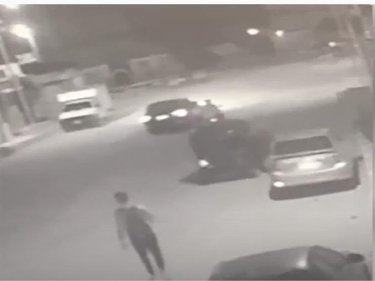 بالفيديو.. استخدام التوكتوك لسرقة المواطنين بأحد شوارع المحلة