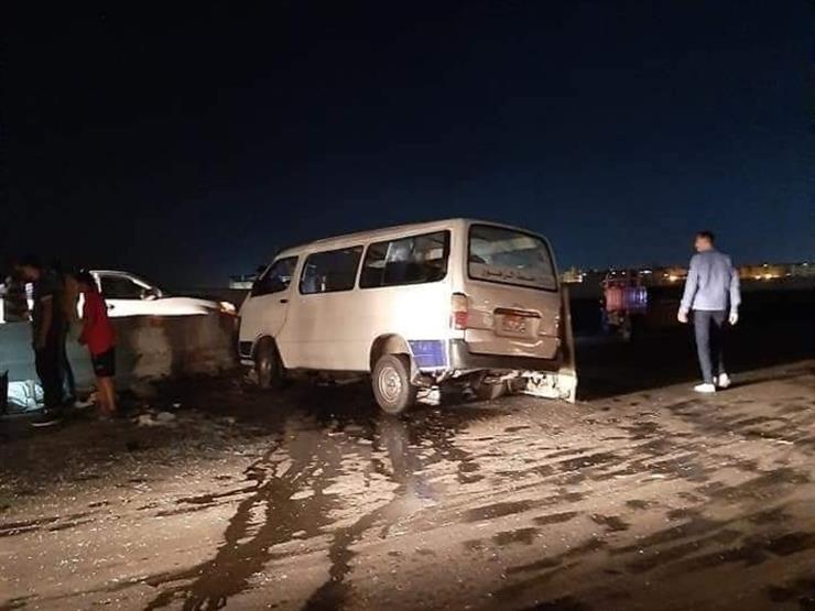 10 مصابين في تصادم ميكروباص بسيارة ربع نقل في أسيوط