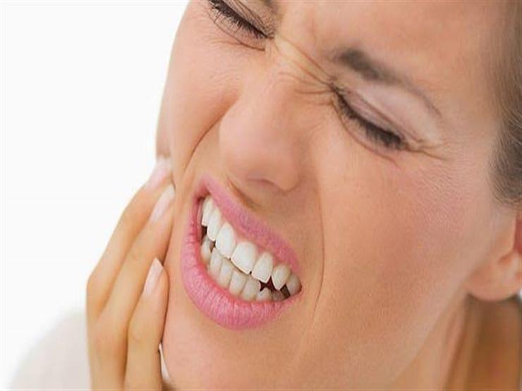 صرير الأسنان.. أسبابه وأعراضه وطرق علاجه | الكونسلتو