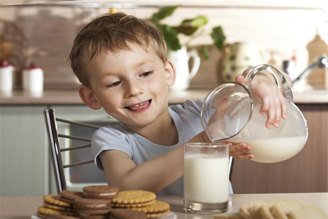 5 أمراض تصيب طفلِك عند الإفراط في الحليب.. إليكِ الحصة اليومية