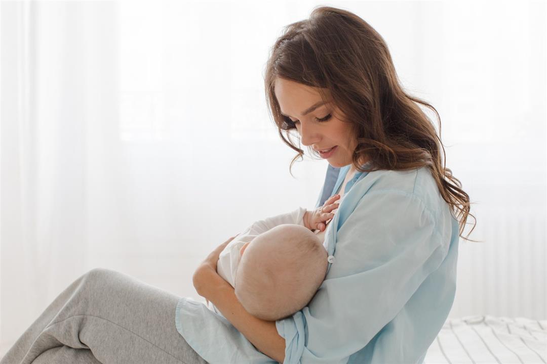 للأمهات.. أطعمة ومشروبات تحميكِ من التهاب الغدد اللبنية عند الرضاعة