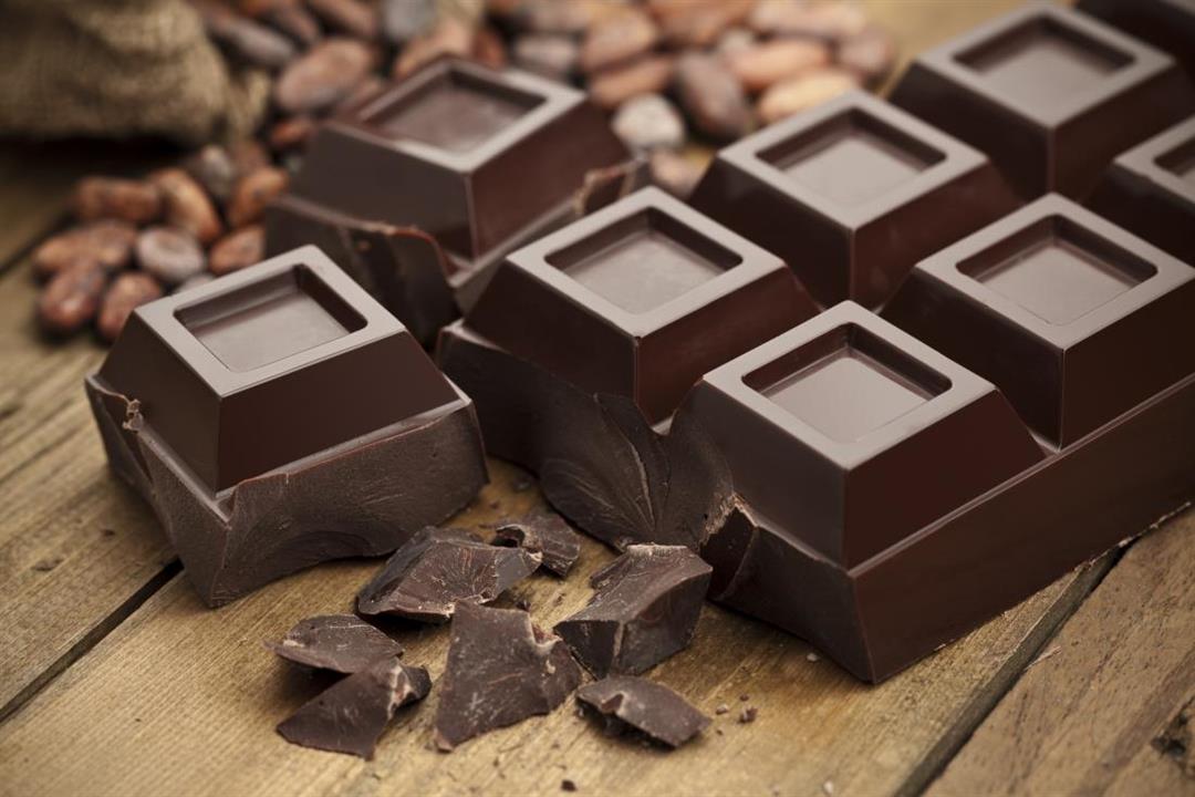 رغم فوائدها.. إليك ما يحدث بجسمك عند الإفراط في الشوكولاتة الداكنة