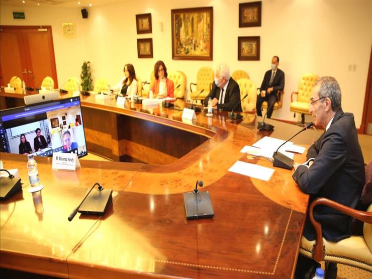 وزير الاتصالات يشهد توقيع اتفاقيات لتنفيذ مشروعات لاستخدام الذكاء الاصطناعي وزير الاتصالات يشهد توقيع اتفاقيات لتنفيذ مشروعات لاستخدام الذكاء الاصطناعي