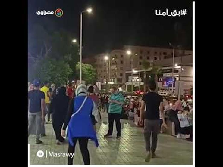 "زحام وتجمعات عائلية أمام كايرو مول بمنطقة الهرم"