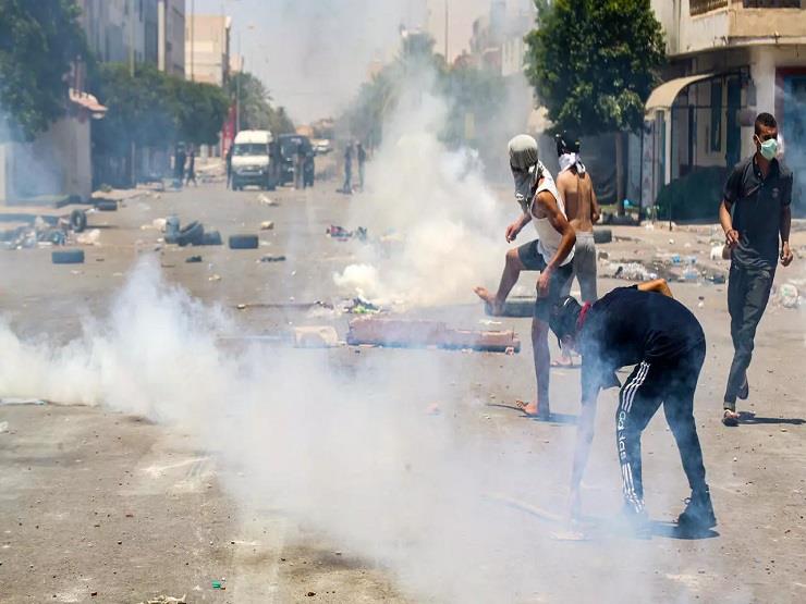 تجدد المواجهات بين محتجين وقوات الأمن في تونس تجدد المواجهات بين محتجين وقوات الأمن في تونس