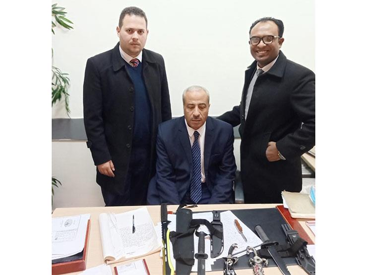 ضبط سيف وخناجر و أقراص مخدرة بالمطار مع راكبين قادمين من فرنسا وأمريكا ضبط سيف وخناجر و أقراص مخدرة بالمطار مع راكبين قادمين من فرنسا وأمريكا