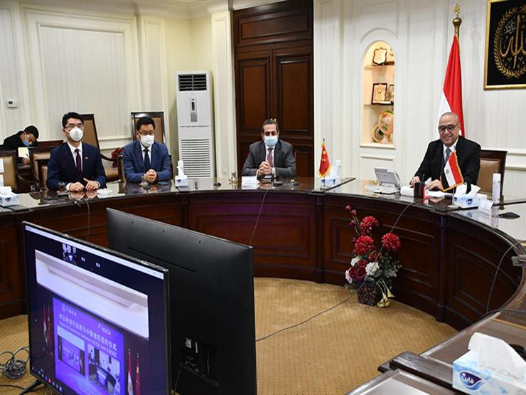 وزير الإسكان وسفير مصر بالصين يشهدان توقيع تشغيل منطقة الأعمال بالعاصمة الإدارية وزير الإسكان وسفير مصر بالصين يشهدان توقيع تشغيل منطقة الأعمال بالعاصمة الإدارية