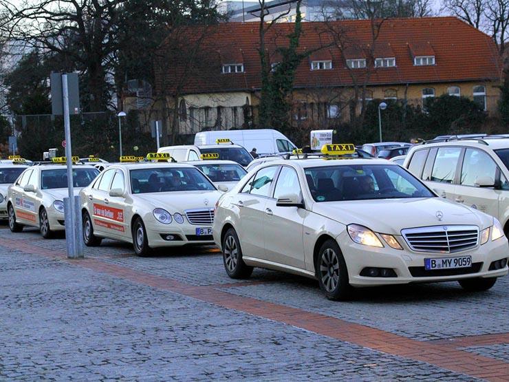 صورة سائقو الأجرة في ألمانيا يطالبون الحكومة بسيارات كهربائية