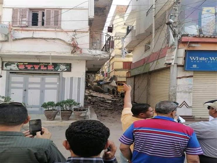  انهيار منزل من 3 طوابق والدفع بمعدات لرفع الأنقاض في كفر الشيخ