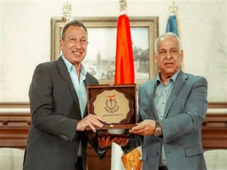 عامر: بعت للزمالك لاعبين ٣ أضعاف الأهلي.. و"لما بدخل صفقة مع الخطيب بقول ربنا يستر" عامر: بعت للزمالك لاعبين ٣ أضعاف الأهلي.. و"لما بدخل صفقة مع الخطيب بقول ربنا يستر"